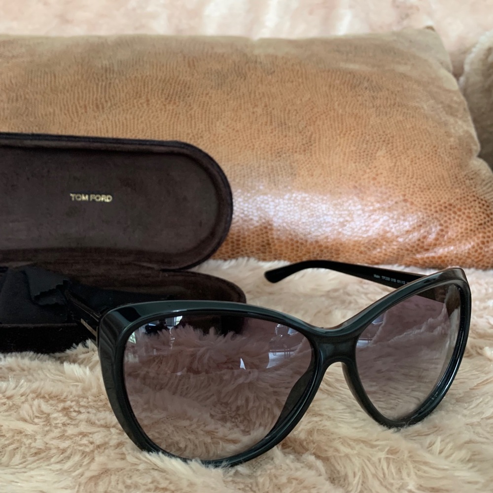 Tom Ford Cat Eye Sunglasses! Retail: $375